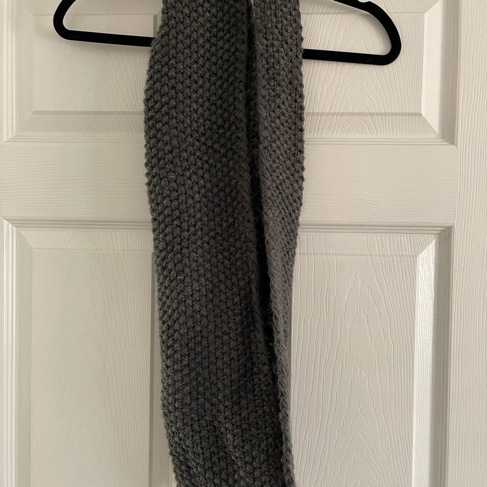 Grey Infinity Scarf - Picture 4 of 4